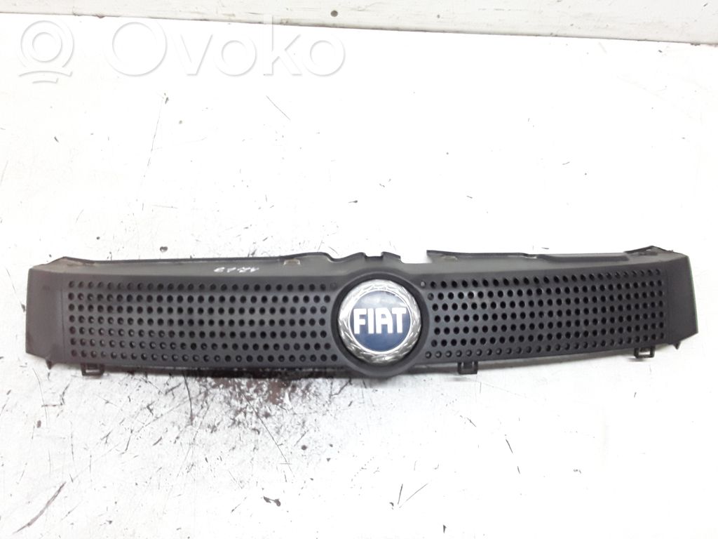 Grilă radiator față   735314236