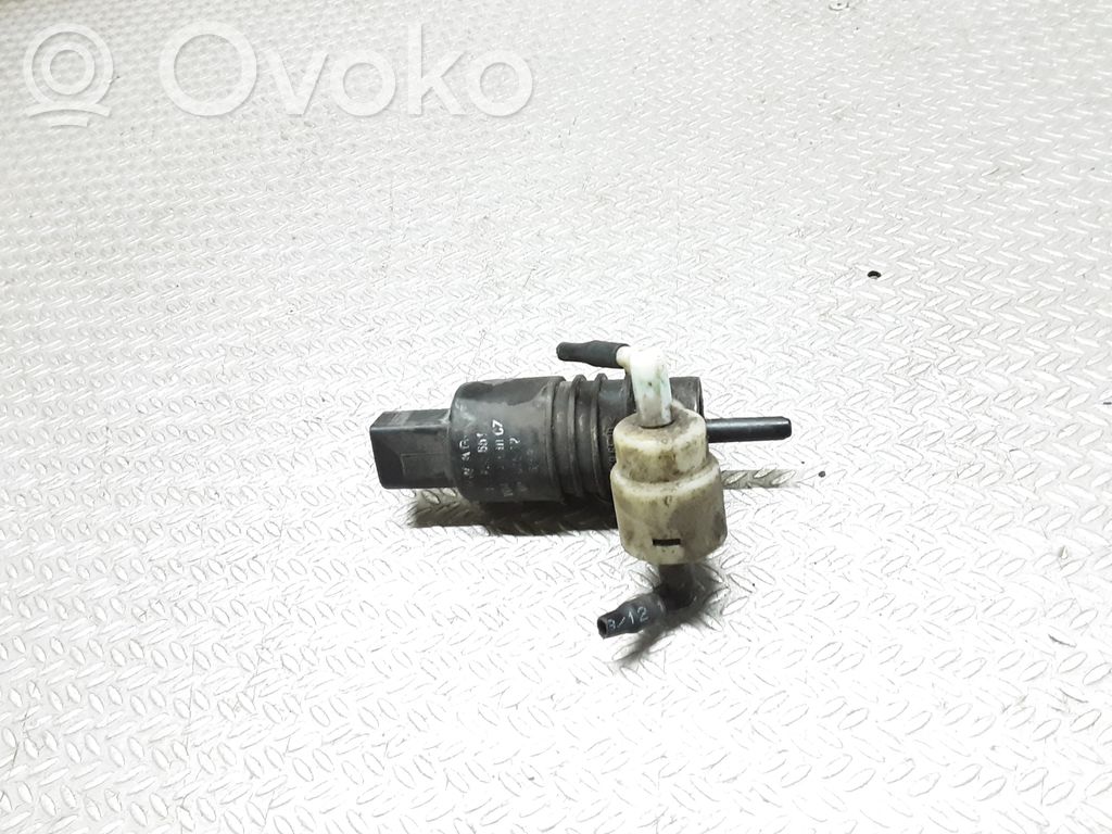 Volkswagen Polo Windscreen/windshield washer pump 
