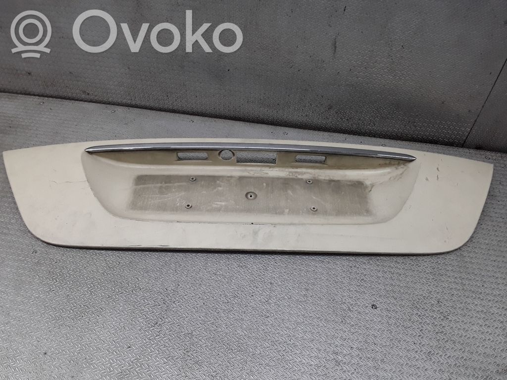 Mercedes-Benz E W211 Tailgate trim 