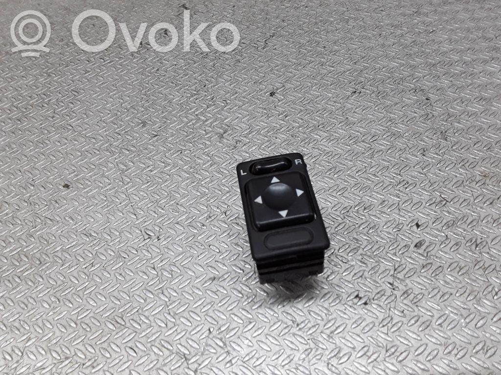 Wing mirror switch