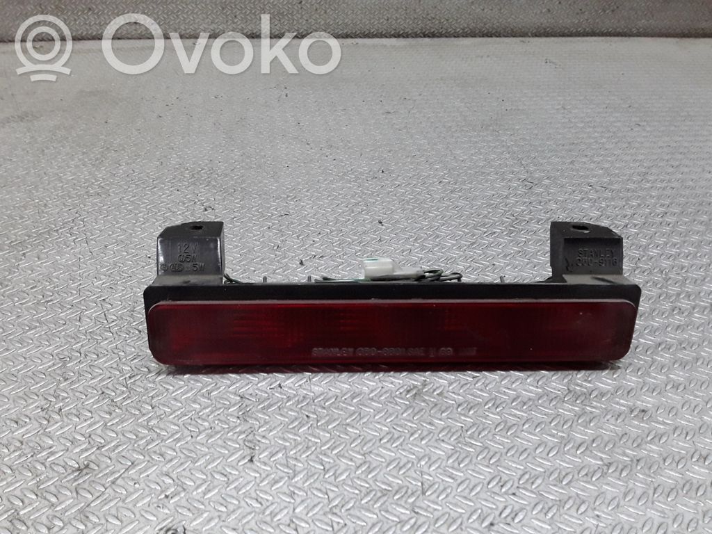 Mitsubishi Delica Papildomas stop žibintas 