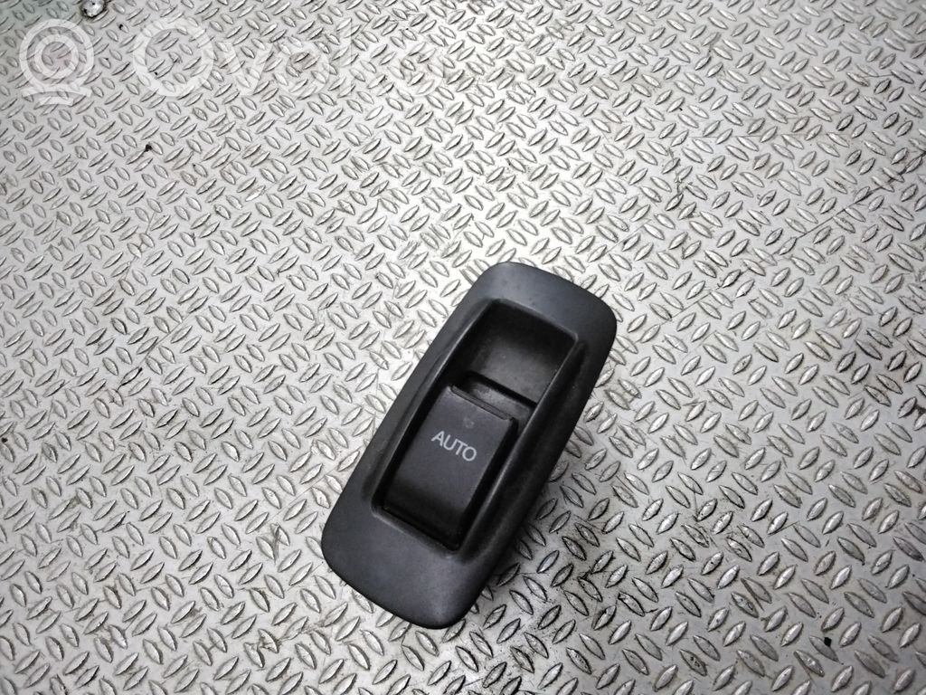 Toyota Avensis T250 Electric window control switch 