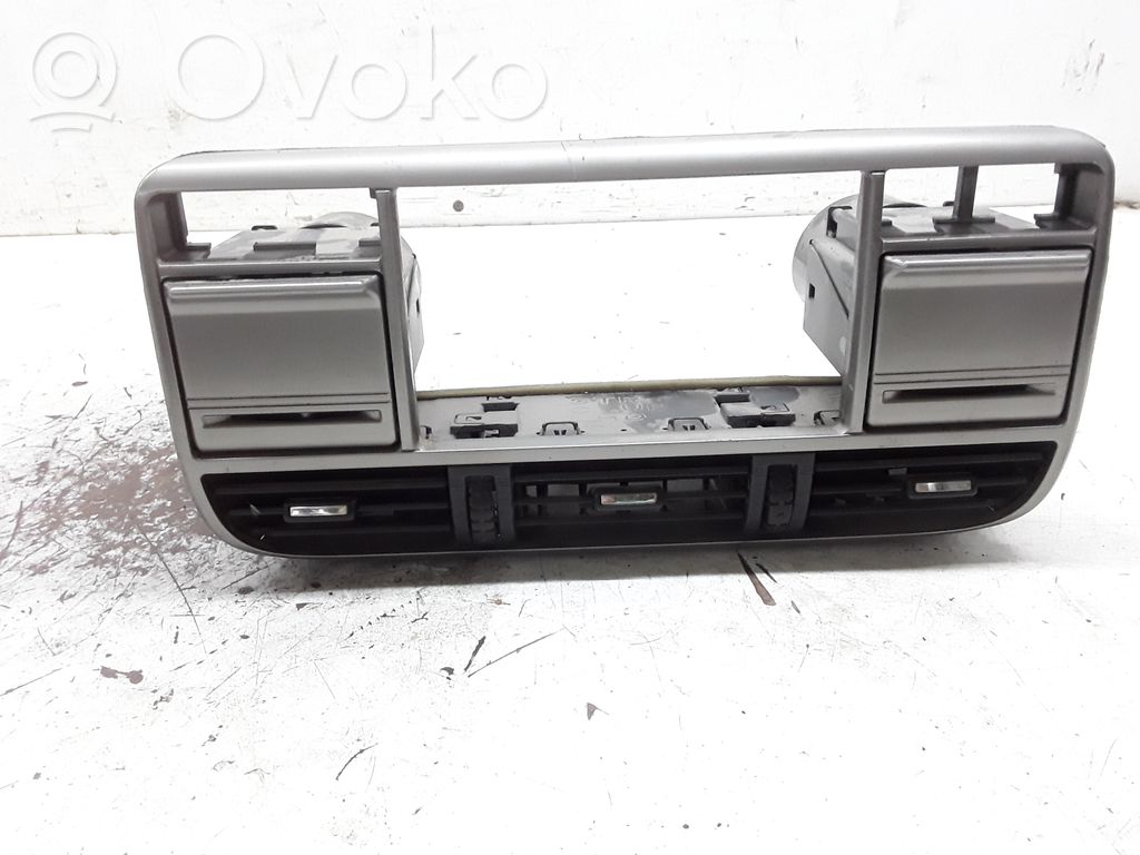 Nissan X-Trail T30 Dysze / Kratki środkowego nawiewu deski rozdzielczej 