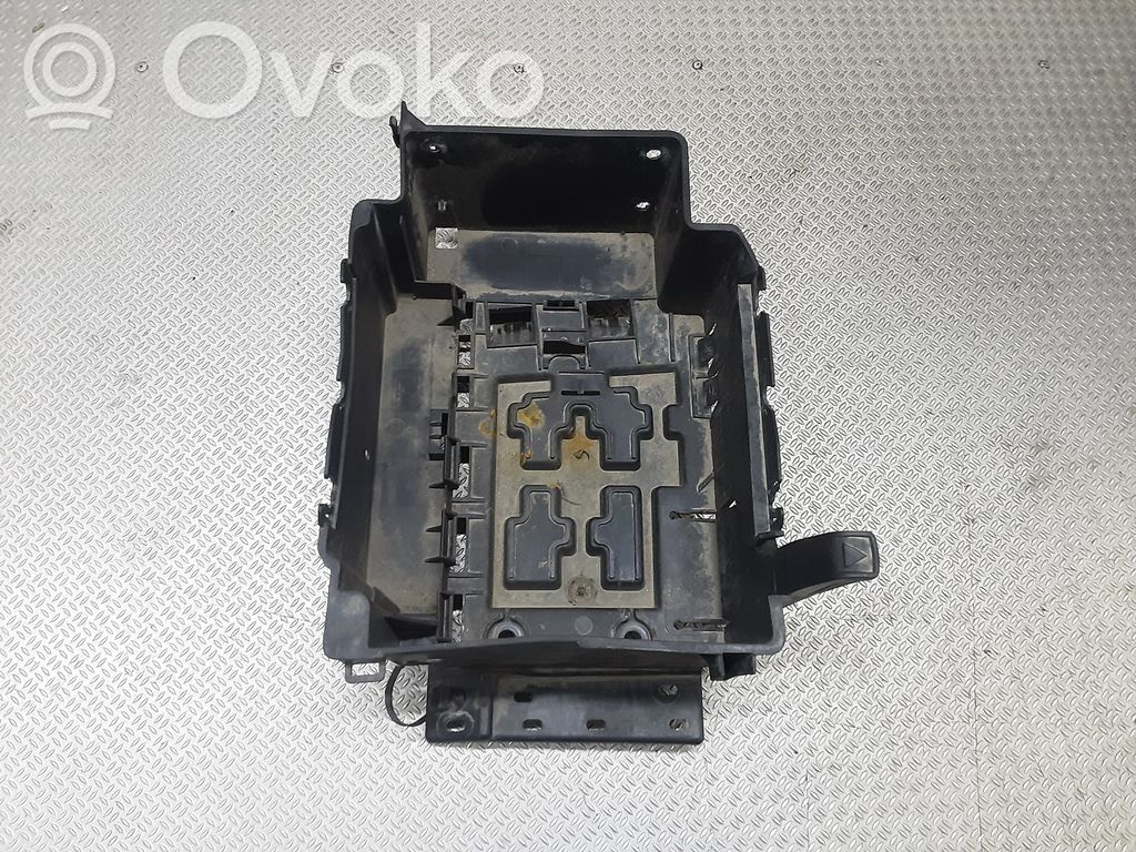 Citroen C3 Pluriel Akkulaatikon alusta 