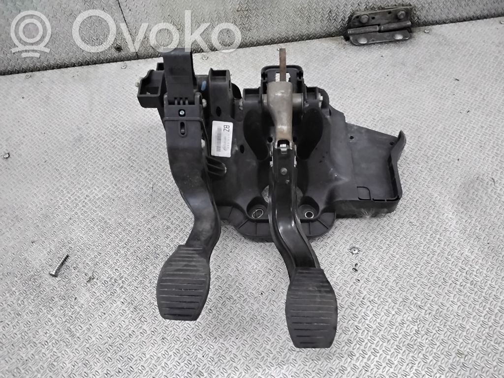 Opel Corsa D Педаль 