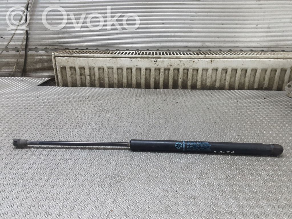 Volkswagen Fox Tailgate/trunk strut/damper 