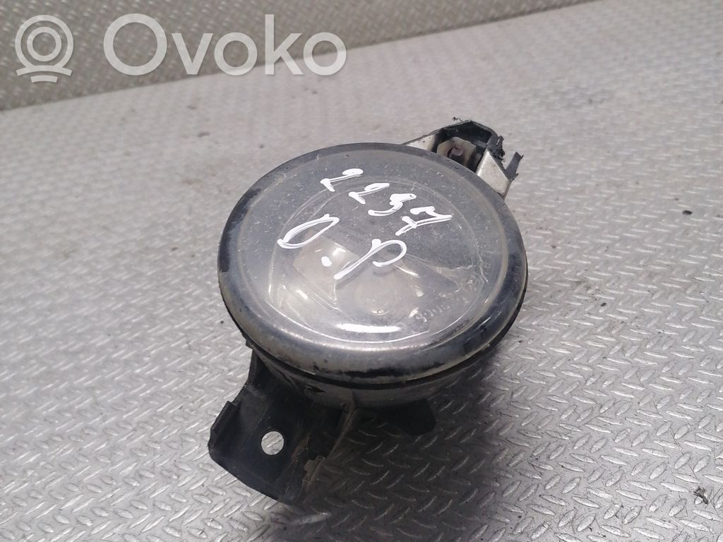 Nissan Primera Miglas lukturis priekšā 