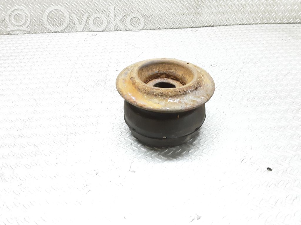 Front upper strut mount