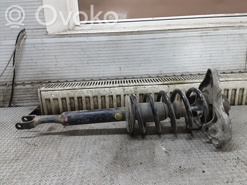 Audi A4 S4 B6 8E 8H Etuiskunvaimennin kierrejousella