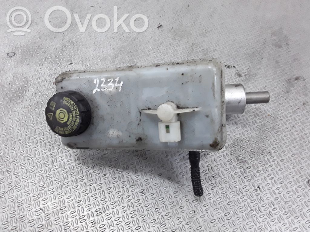 Master brake cylinder