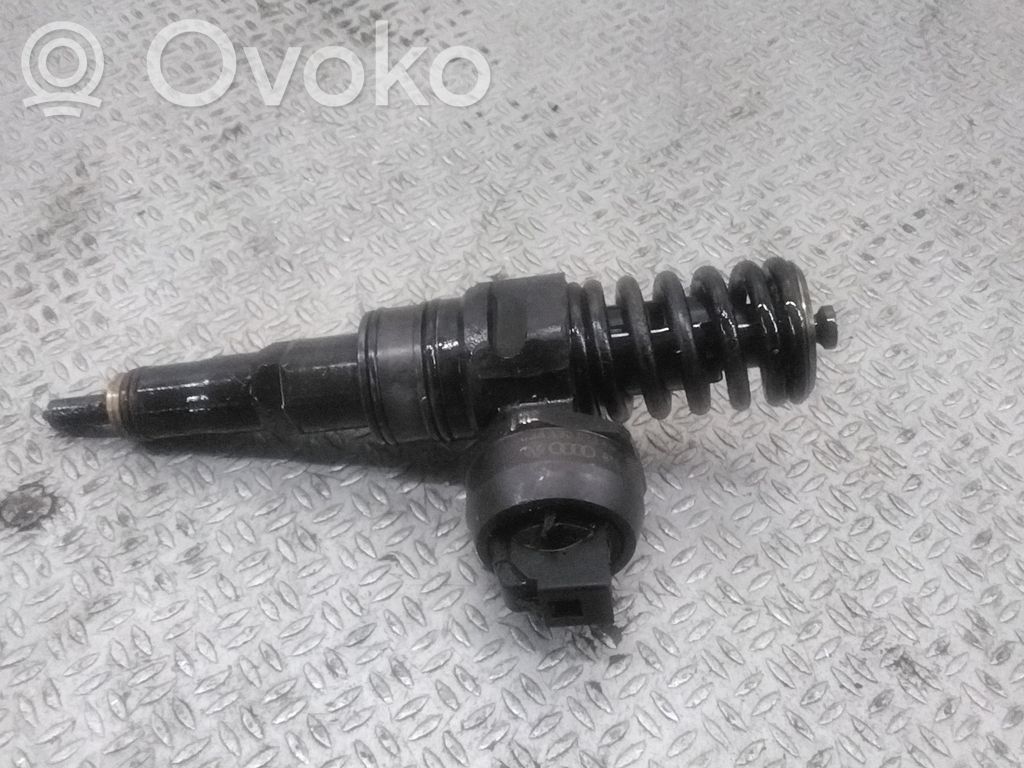 Polttoainesuutin   038130073AG