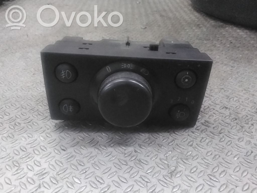 Light switch   9185881