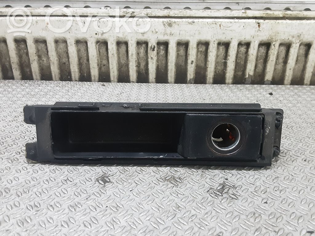 Audi A4 S4 B7 8E 8H Mantu nodalījums centrālā konsole 