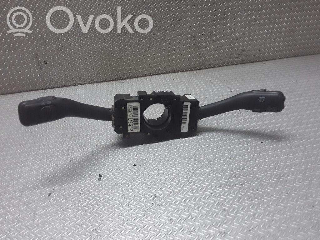 Volkswagen PASSAT B5.5 Interruptor/palanca de limpiador de luz de giro 