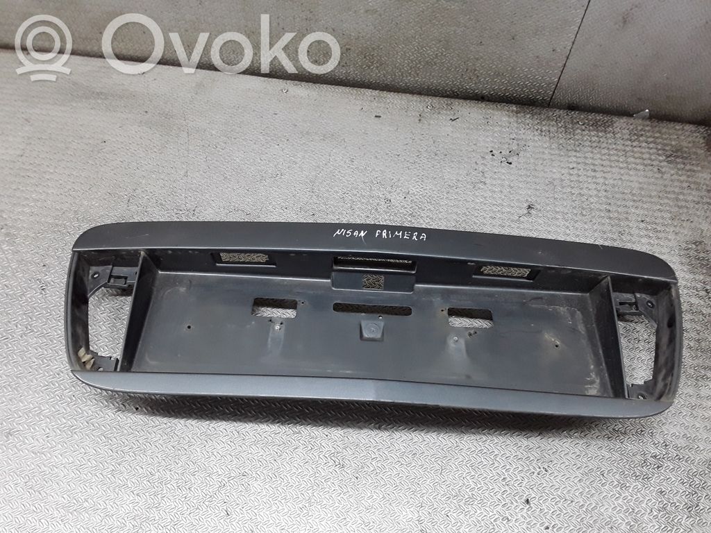 Nissan Primera Moldura de la puerta trasera 