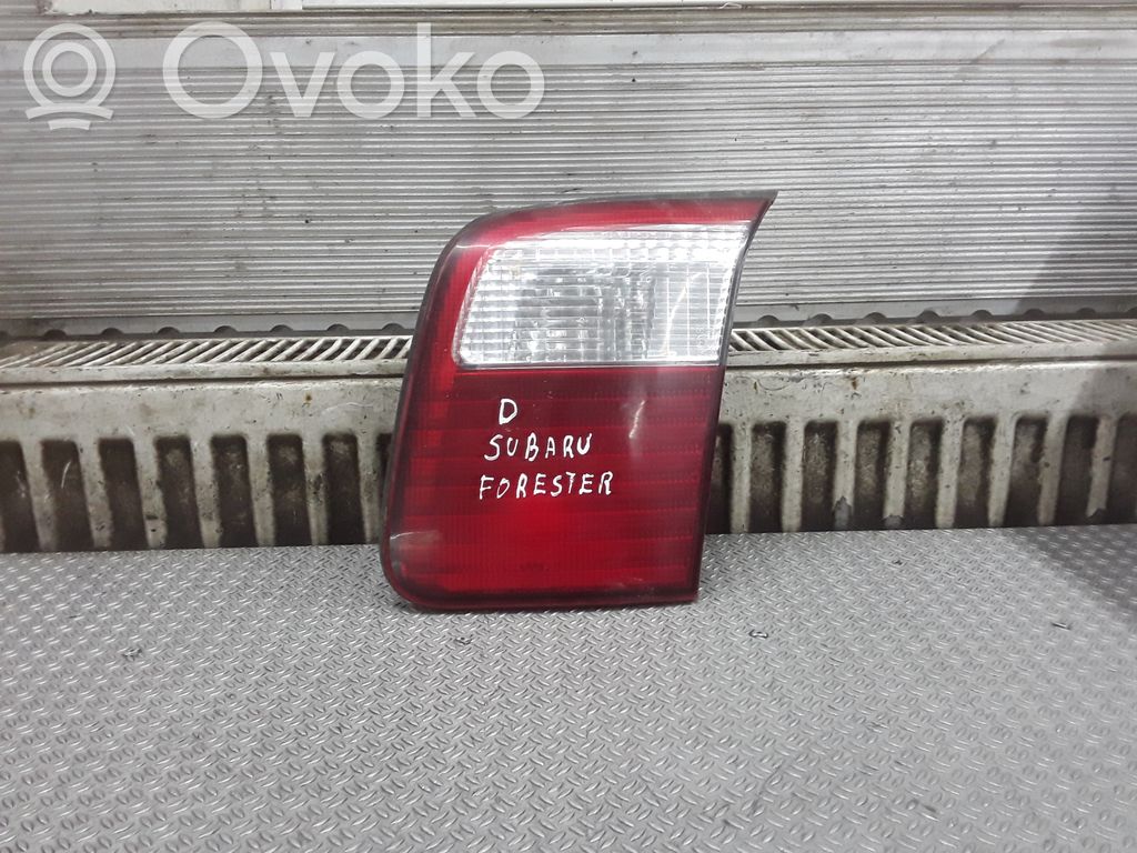 Subaru Forester SG Takaluukun takavalot 