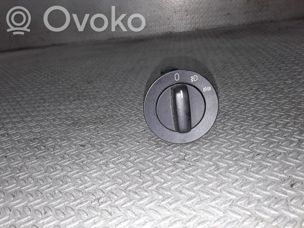 Pretmiglas lukturu slēdzis   6901342