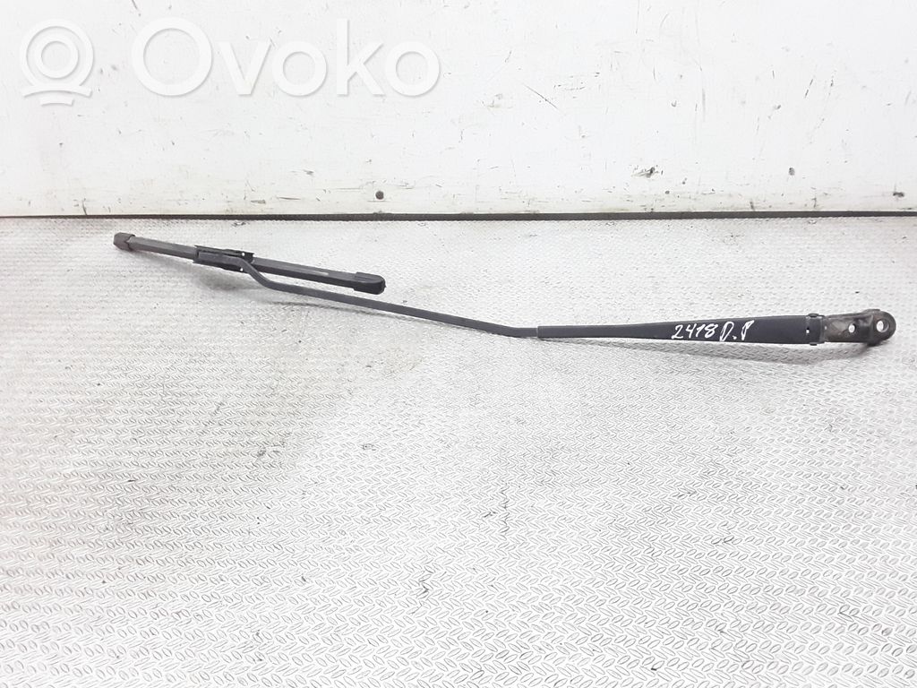 Windshield/front glass wiper blade