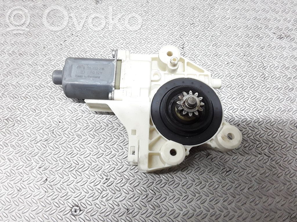 Fensterhebermotor Tür vorne   0130822216