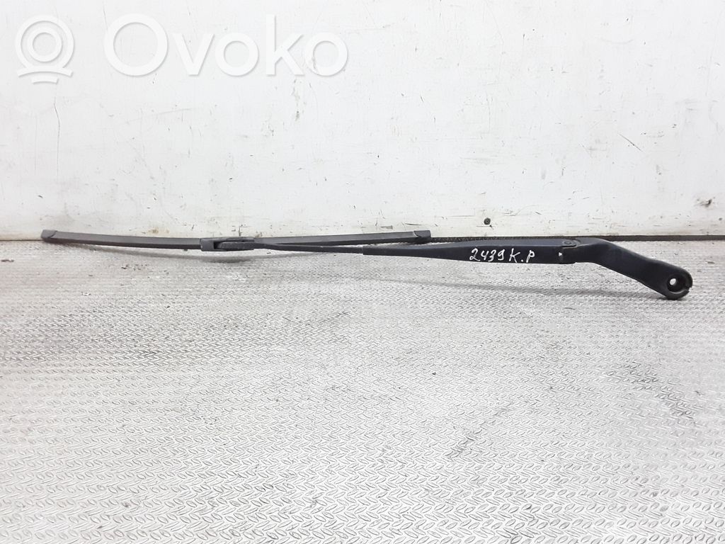 Windshield/front glass wiper blade