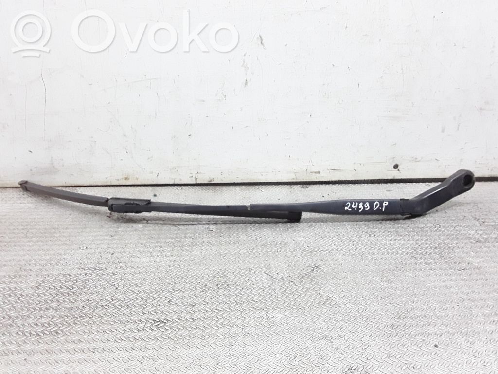 Windshield/front glass wiper blade