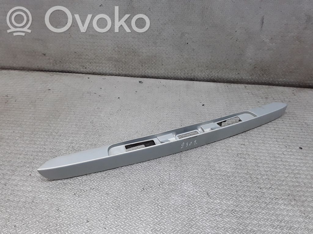 Renault Modus Trunk door license plate light bar 