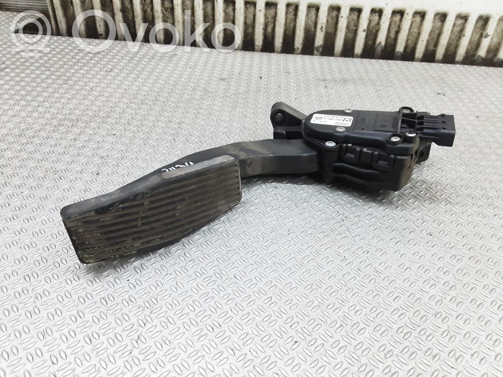 Pedale dell’acceleratore   9186724