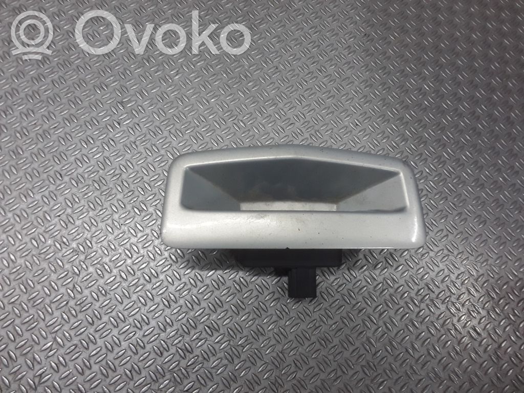 Takaluukun avauskytkin