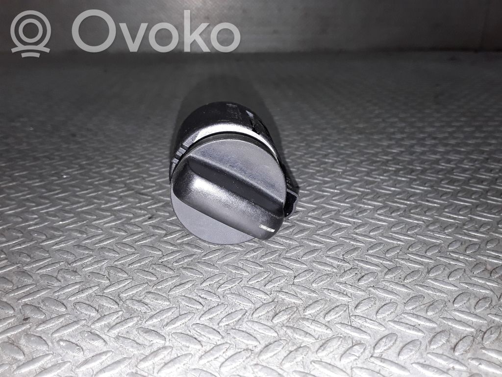 Valokatkaisija   8363683