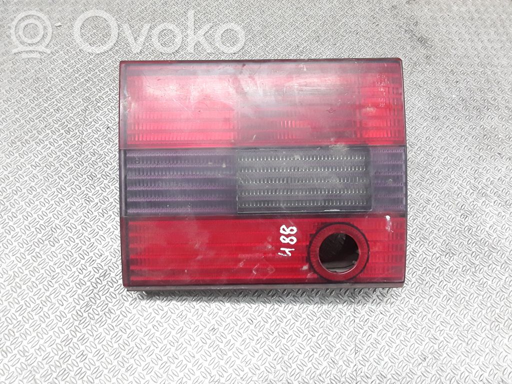 Volkswagen PASSAT B4 Lampy tylnej klapy bagażnika 