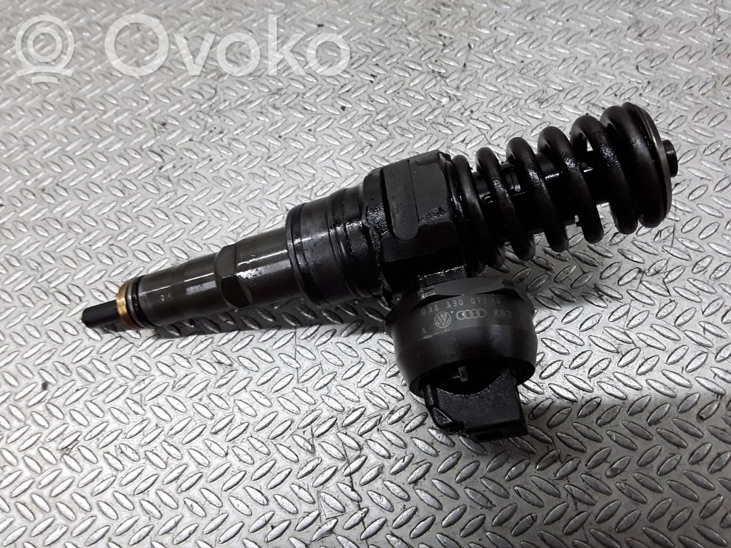 Injektor Einspritzdüse   038130073AG