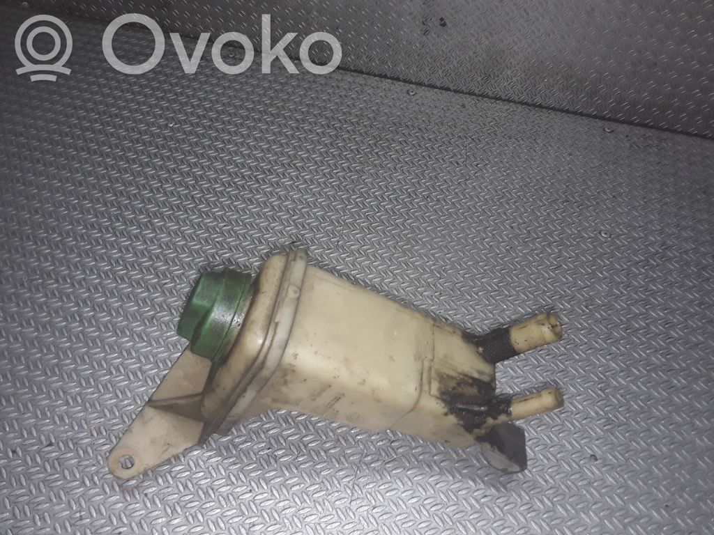 Ohjaustehostimen nestesäiliö   8D0422373C