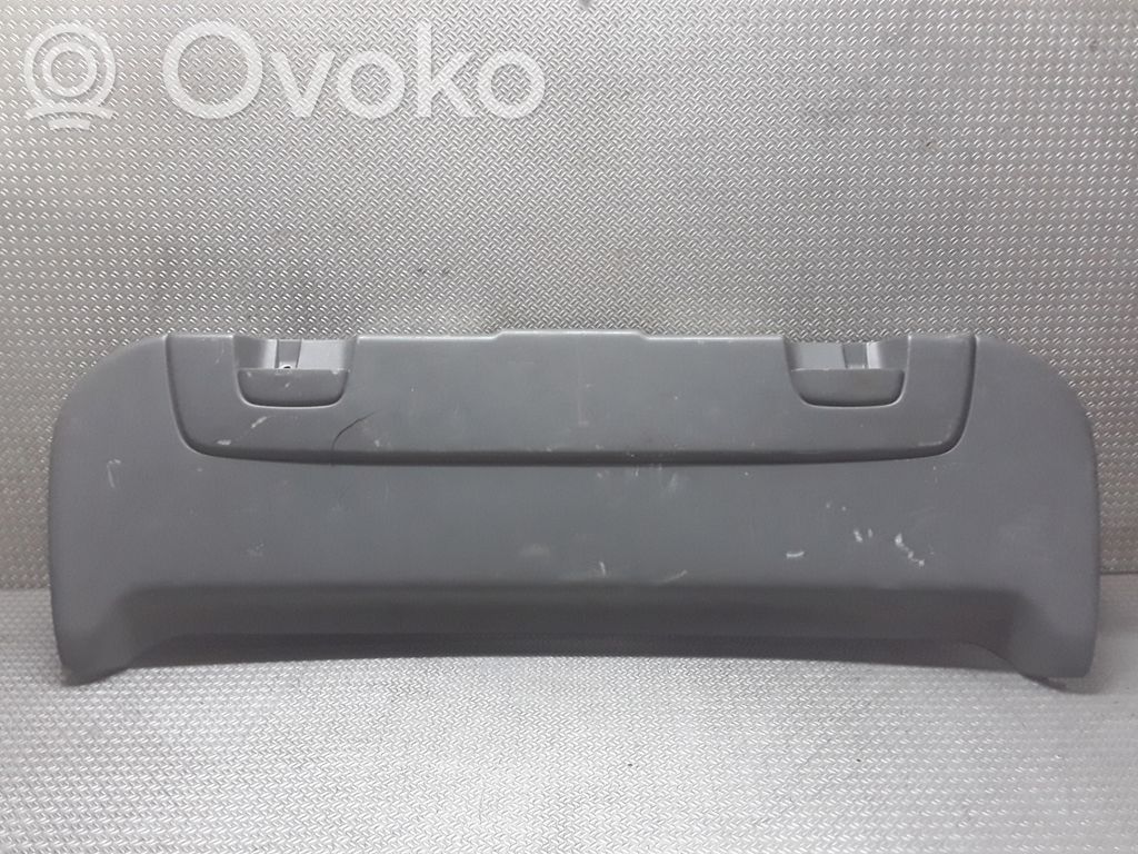Takaluukun alaosan verhoilu