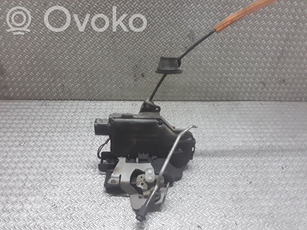 Audi A4 S4 B6 8E 8H Galinių durų spyna 
