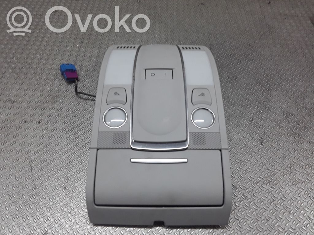 Luz del asiento delantero   4F0947135