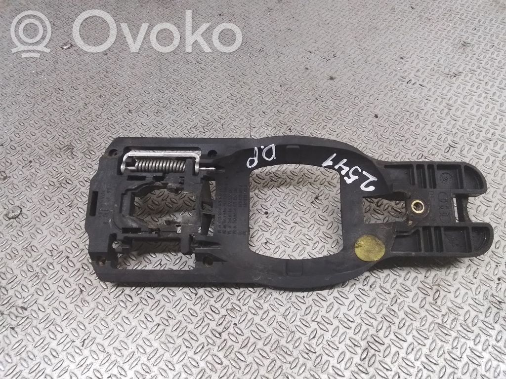 Etuoven ulkokahvan kehys   8Z0837885A