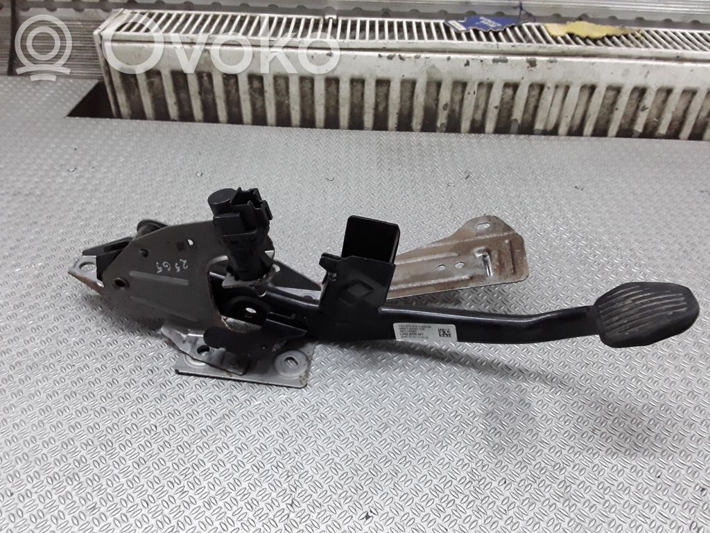 Brake pedal   30714997