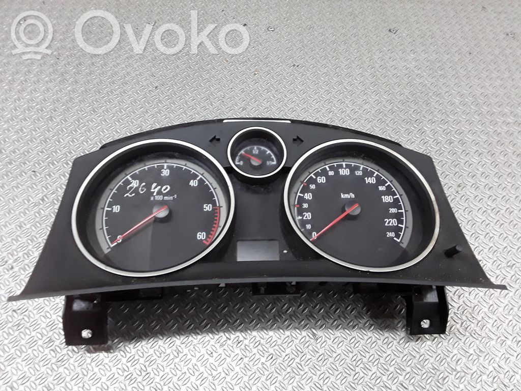 Opel Zafira B Nopeusmittari (mittaristo) 