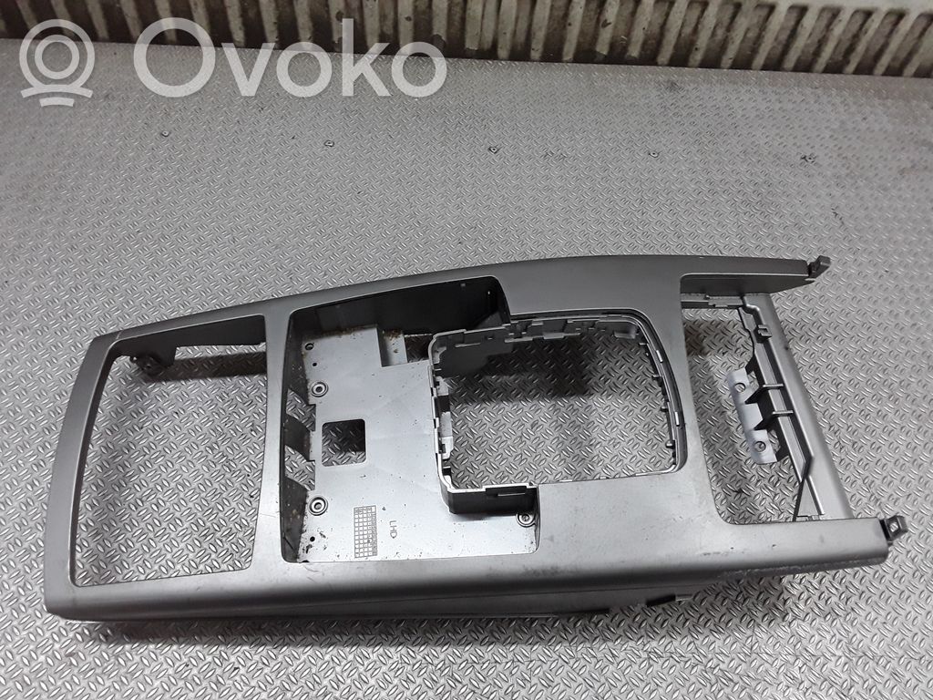 Keskikonsoli   4F1864261