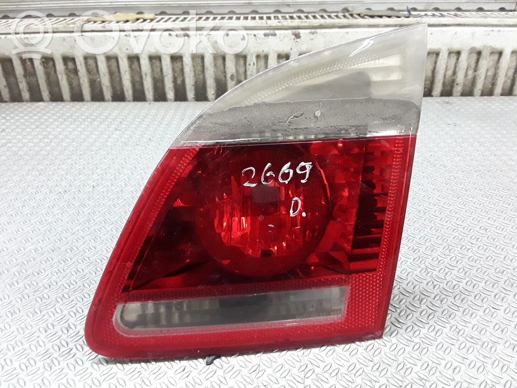 BMW 5 E60 E61 Aizmugurējais lukturis pārsegā 