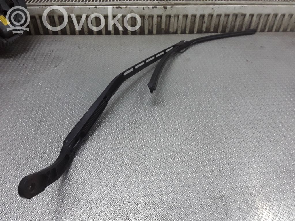 Priekšējā loga tīrītājs