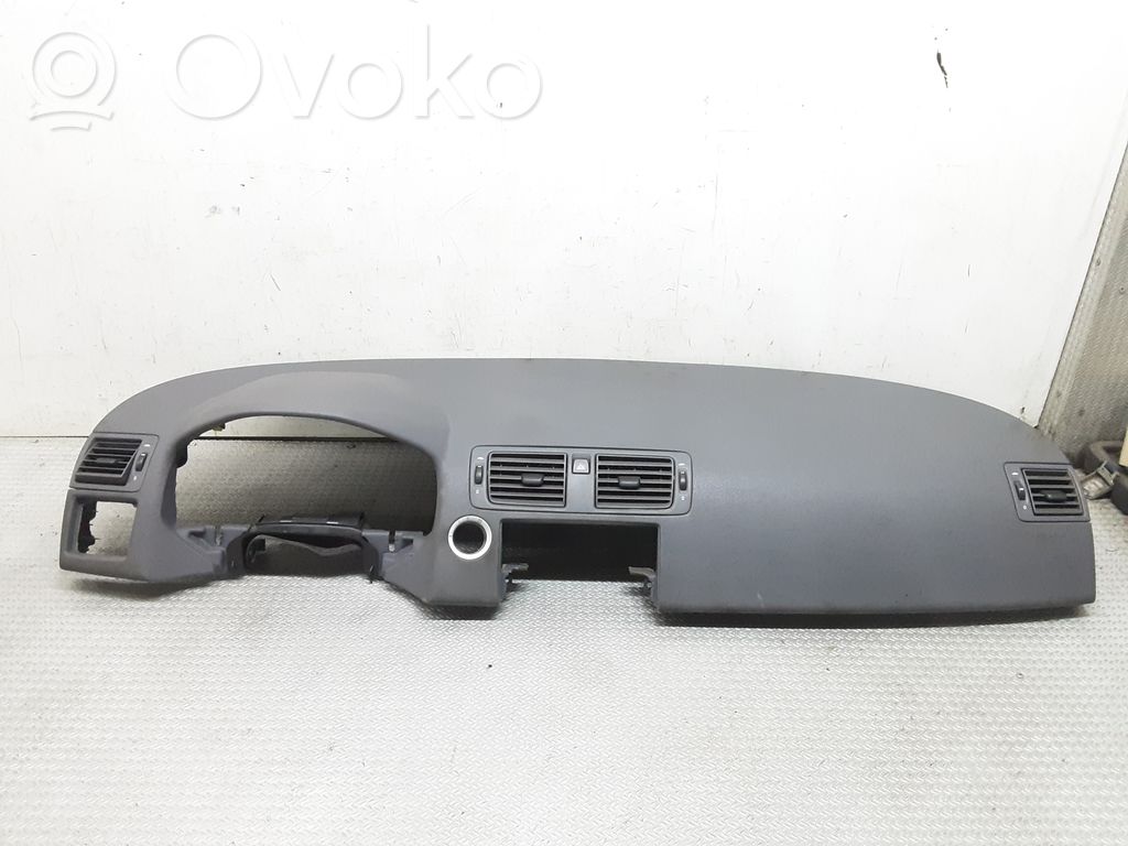 Volvo S40 Panelis 