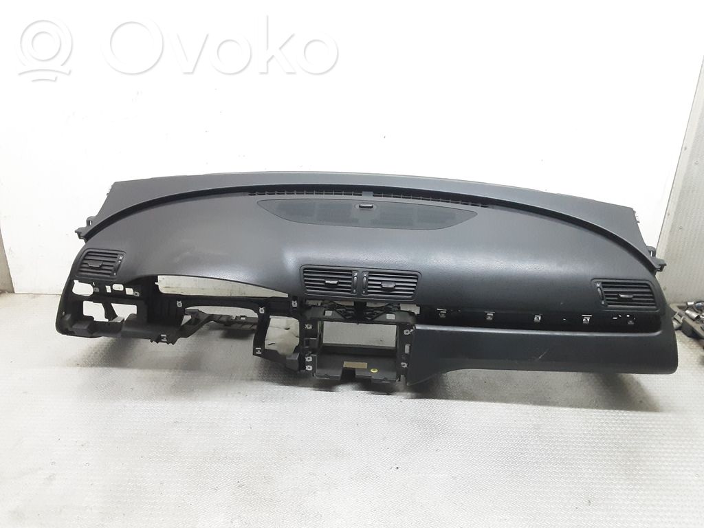 Volkswagen PASSAT B6 Deska rozdzielcza 