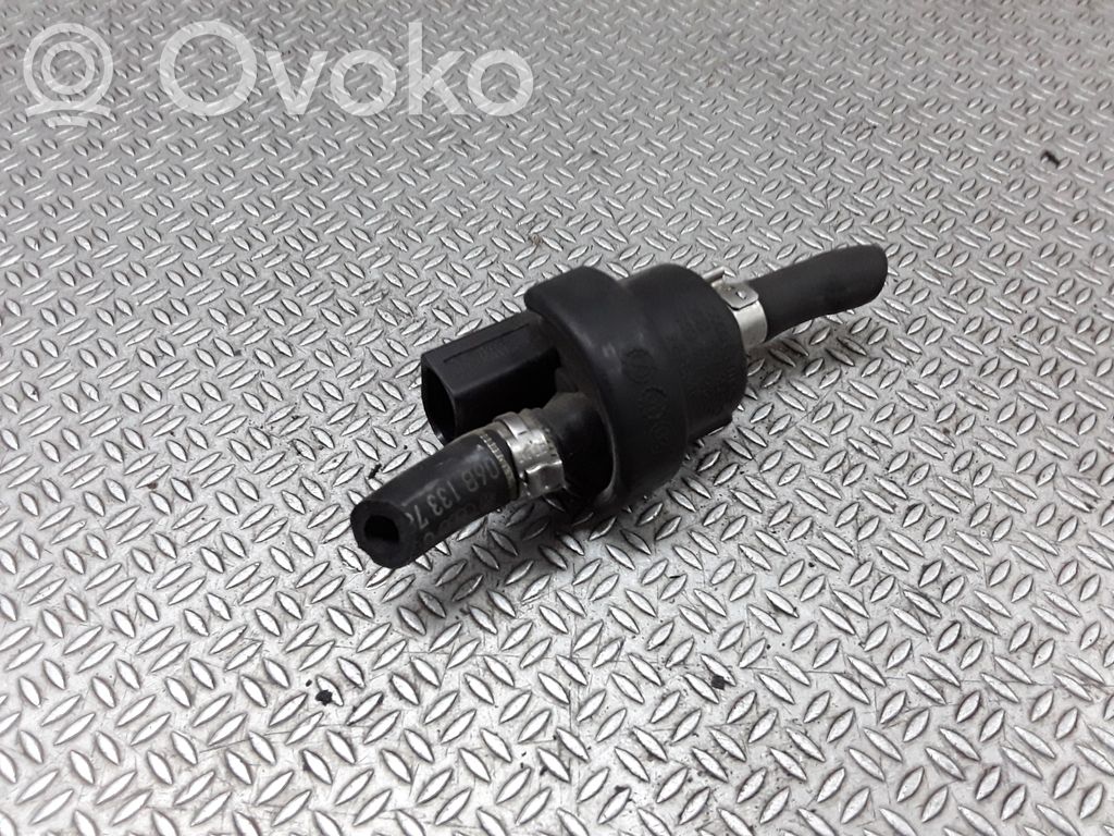 Audi A4 S4 B6 8E 8H Válvula de vacío 