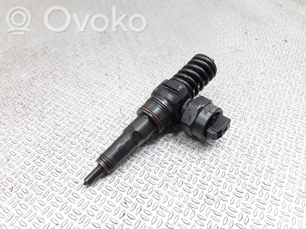 Inyector de combustible   038130073F
