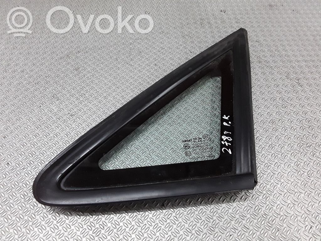 Fenêtre triangulaire avant / vitre