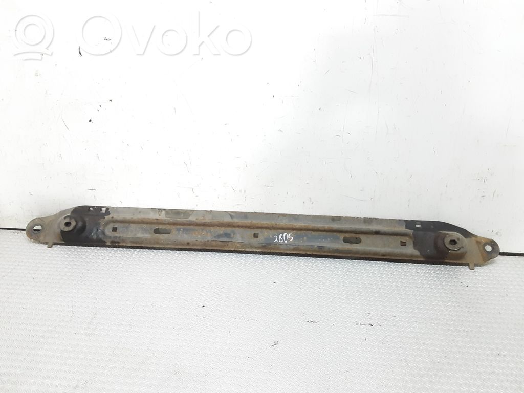 Traverse inférieur support de radiateur