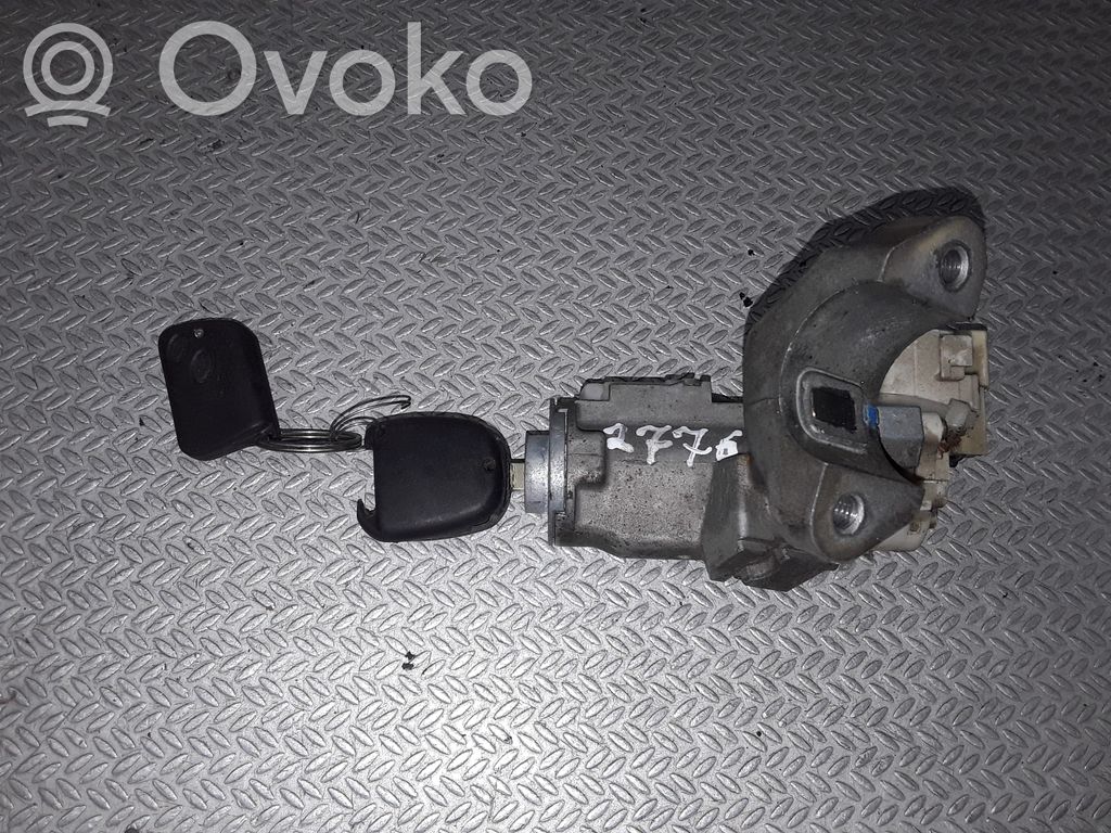 Toyota Corolla Verso E121 Užvedimo spynelė 