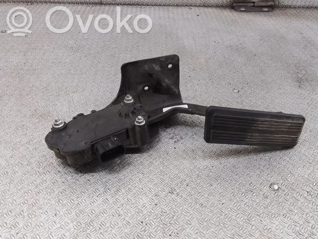 Pédale d'accélérateur   04861650AB