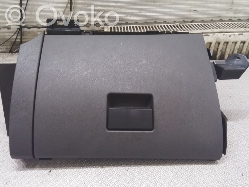 Ford C-MAX I Daiktadėžės (bordačioko) komplektas 